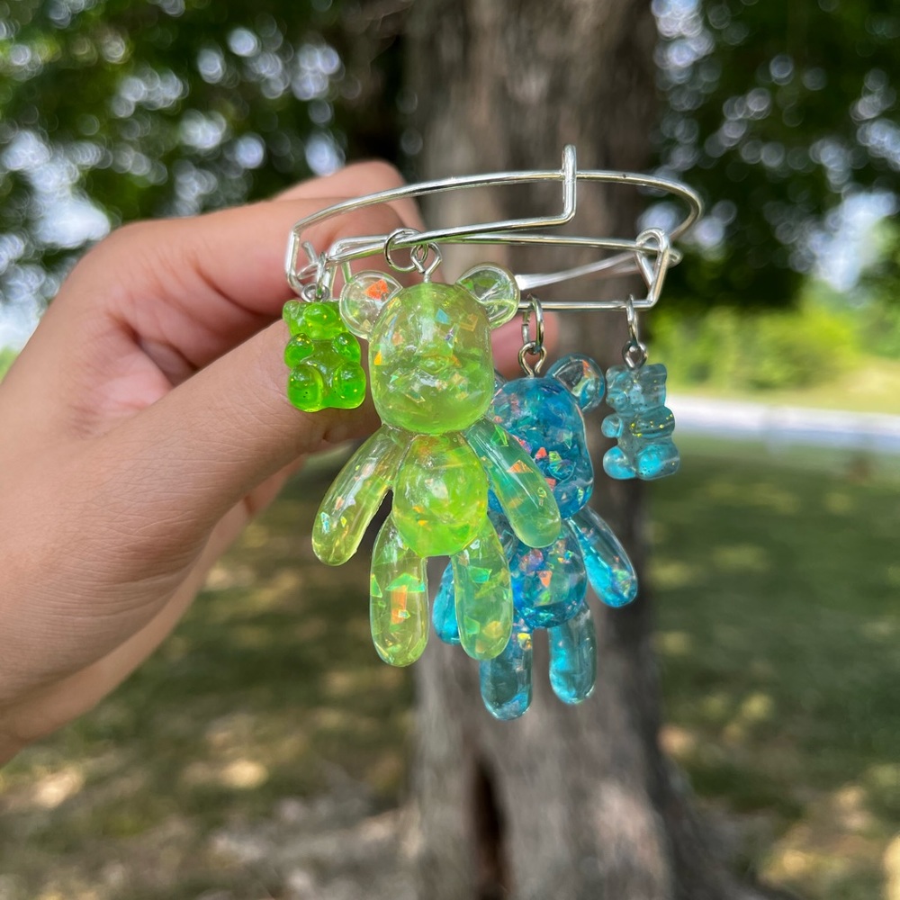 Green and blue glitter bears